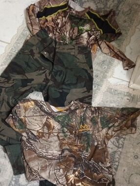 Realtree Camouflage Set Of 2 Shirts 1 Cargo Pants